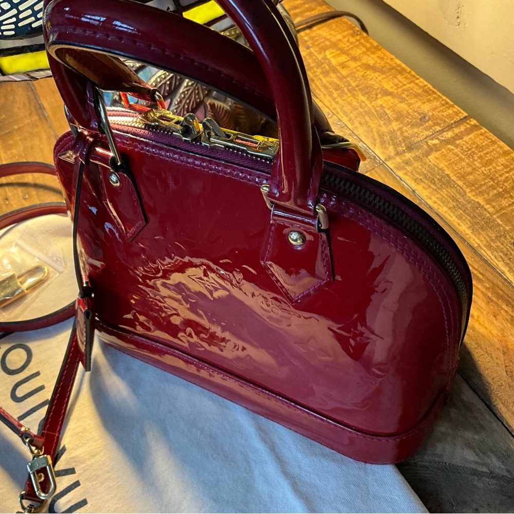 Louis Vuitton BB Alma, Red Vernis, 2 Way, Guitar Shoulder Strap, Lock & Key, EUC - Picture 6 of 11